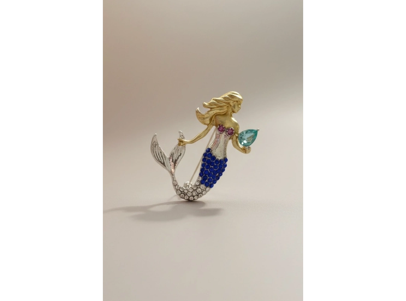 Karışık Renk Deniz Kızı Figürlü Taşlı Broş