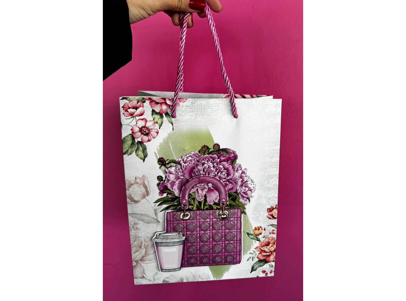 Karışık Renk Karışık Figürlü 3D Görünümlü Karton Çanta