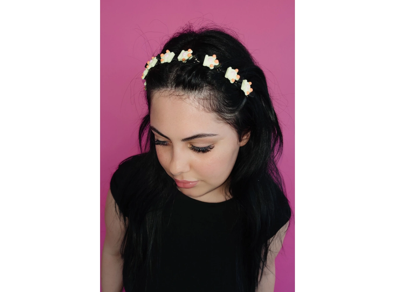 Karışık Renk Karışık Figürlü Kalp Detaylı Saç Bükücü Taç