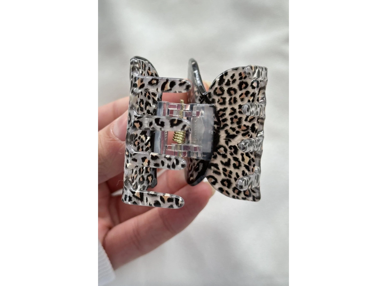 Karışık Renk Kelebek Figürlü Leopar Desenli Kemik Mandal Toka