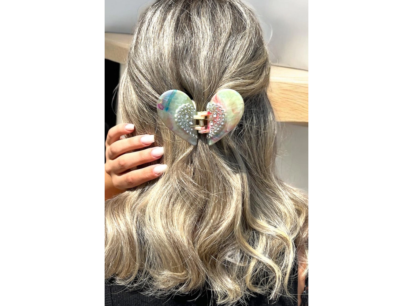 Karışık Renk Kelebek Figürlü Taş Detaylı Kemik Mandal Toka