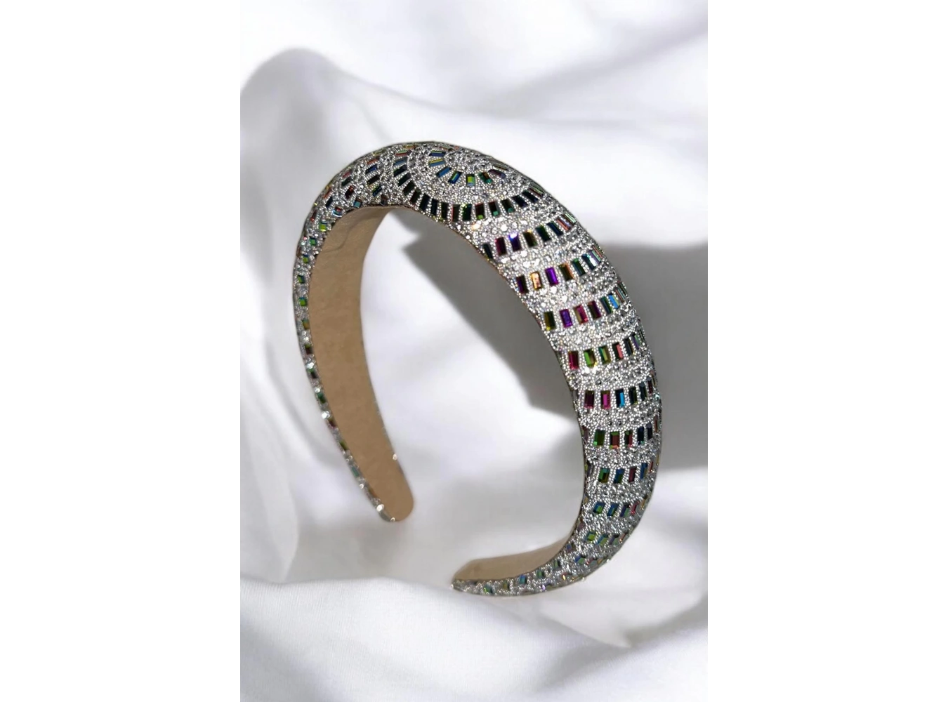 Karışık Renk Kristal Taş Detaylı Taç