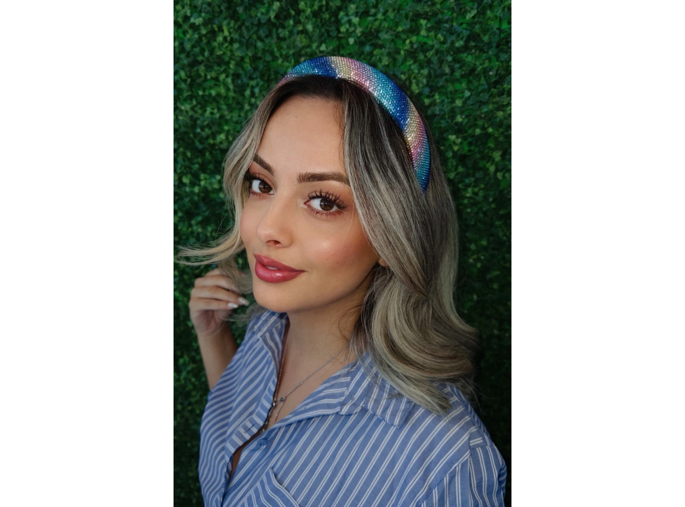 Karışık Renk Kristal Taş Detaylı Taç