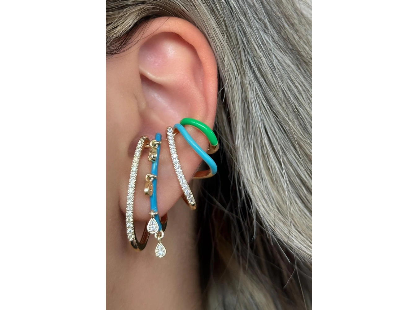 Karışık Renk Taş Detaylı Kulak Aksesuarı