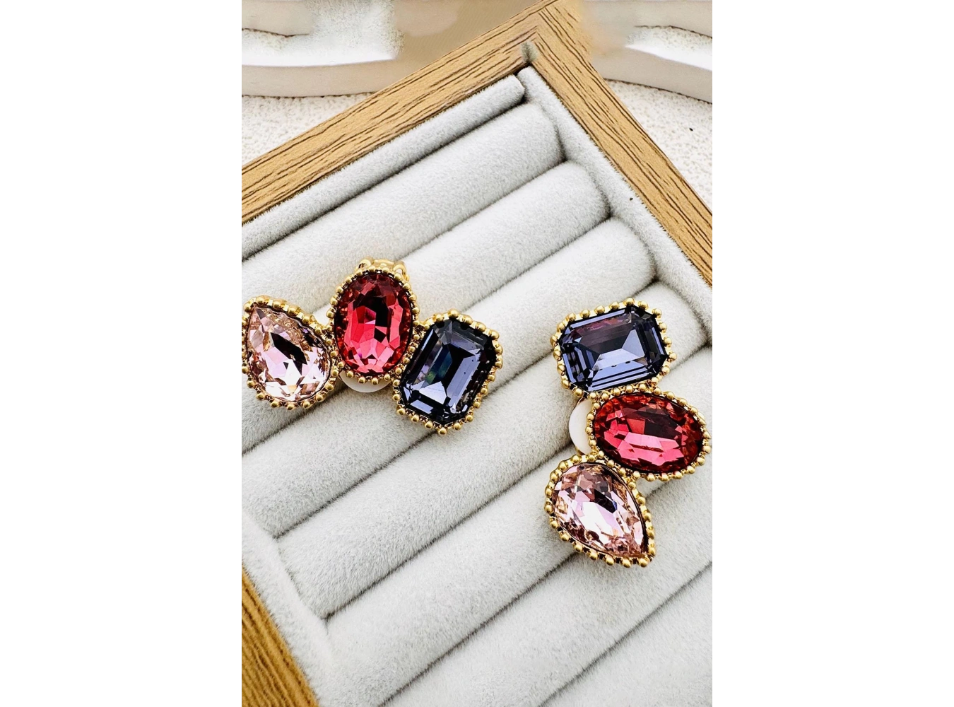 Karışık Renk Taş Detaylı Küpe (Çift)