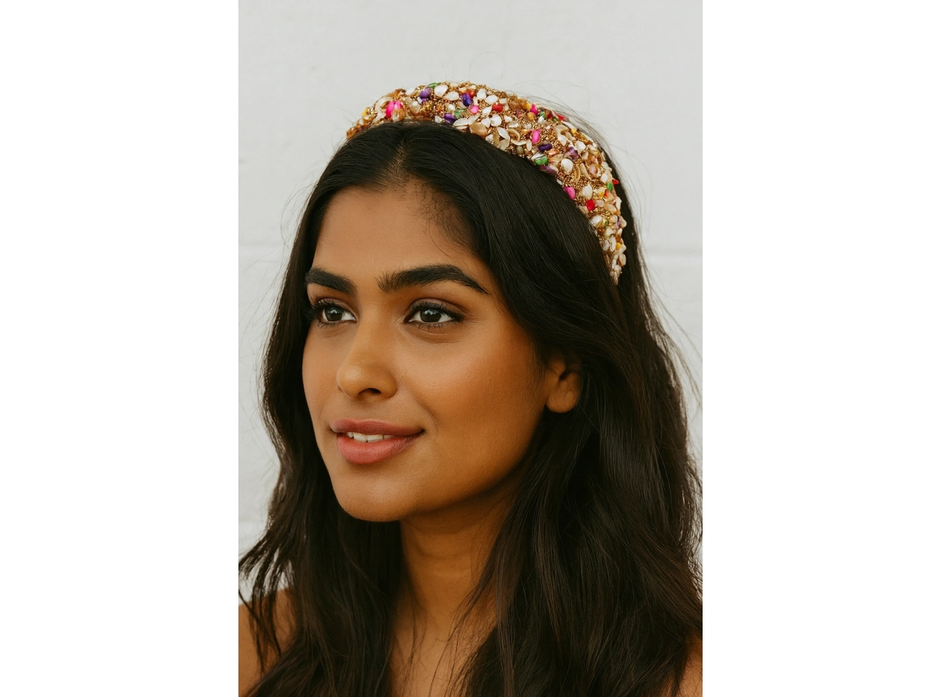 Karışık Renk Taş Detaylı Tasarım Taç