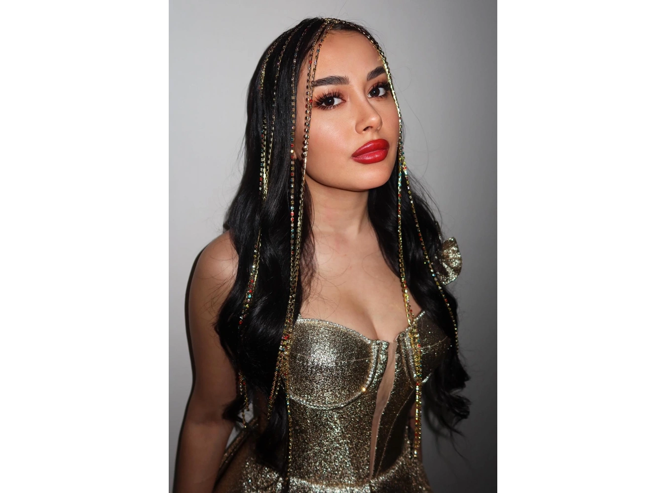 Karışık Renk Taş Detaylı Tasarım Taç