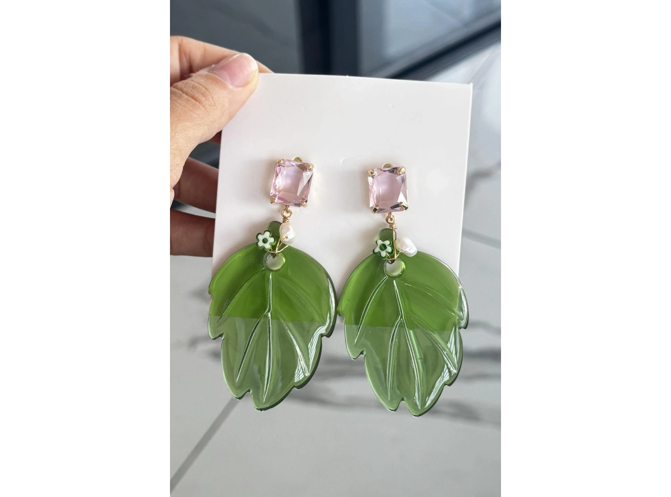 Karışık Renk Taş Detaylı Yaprak Figürlü Küpe (Çift)