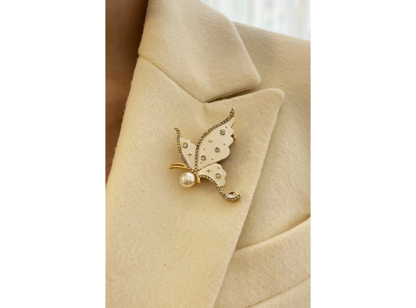 Kelebek Figürlü Taşlı Broş