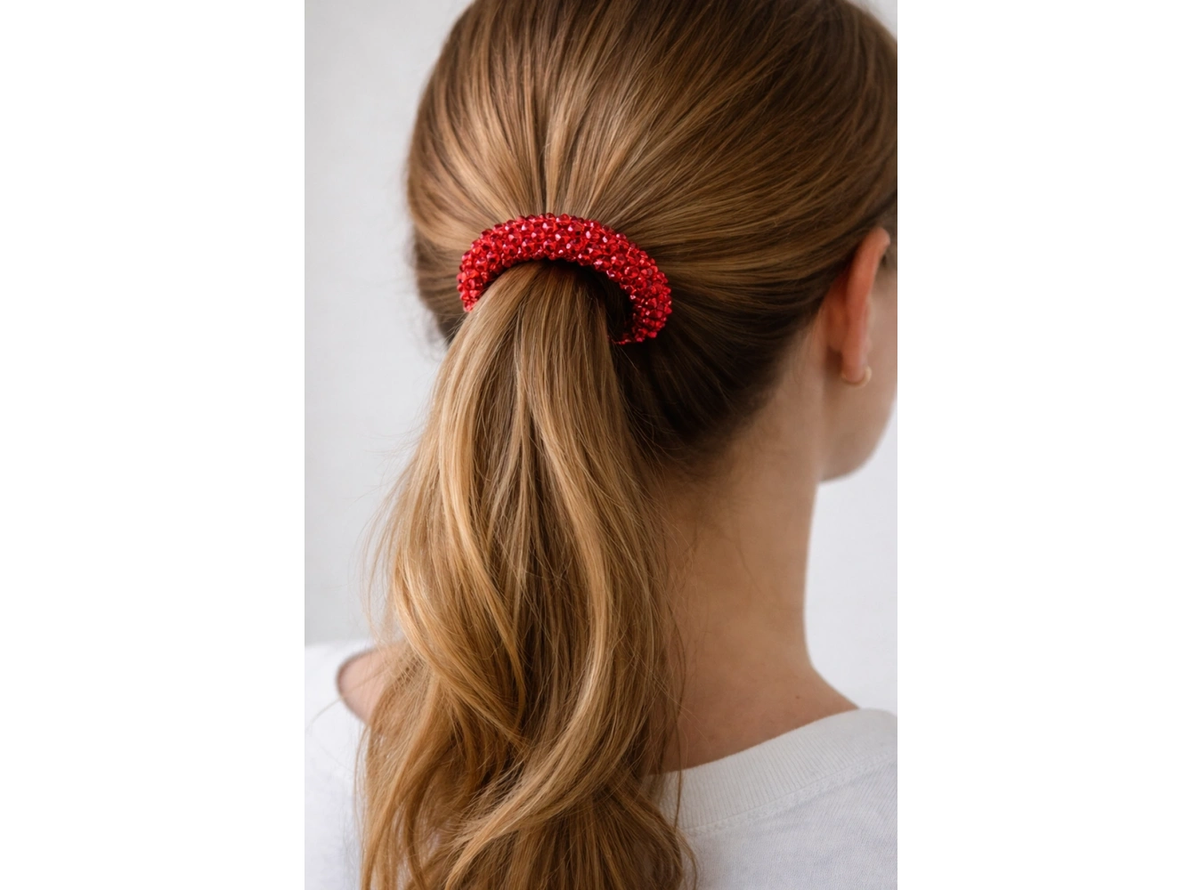 Kırmızı Renk Boncuk Detaylı Lastik Toka