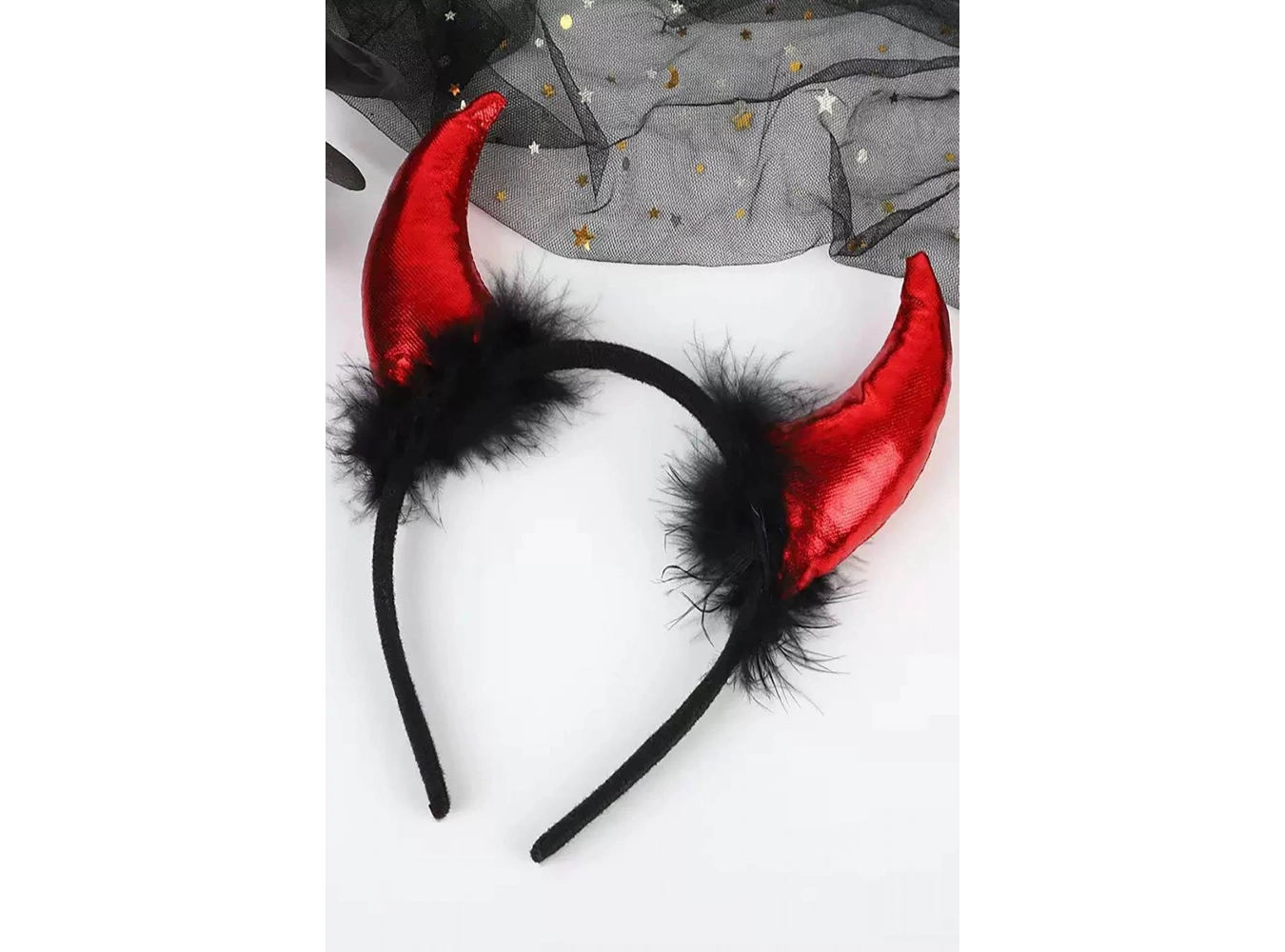 Kırmızı Renk Boynuz Figürlü Taç