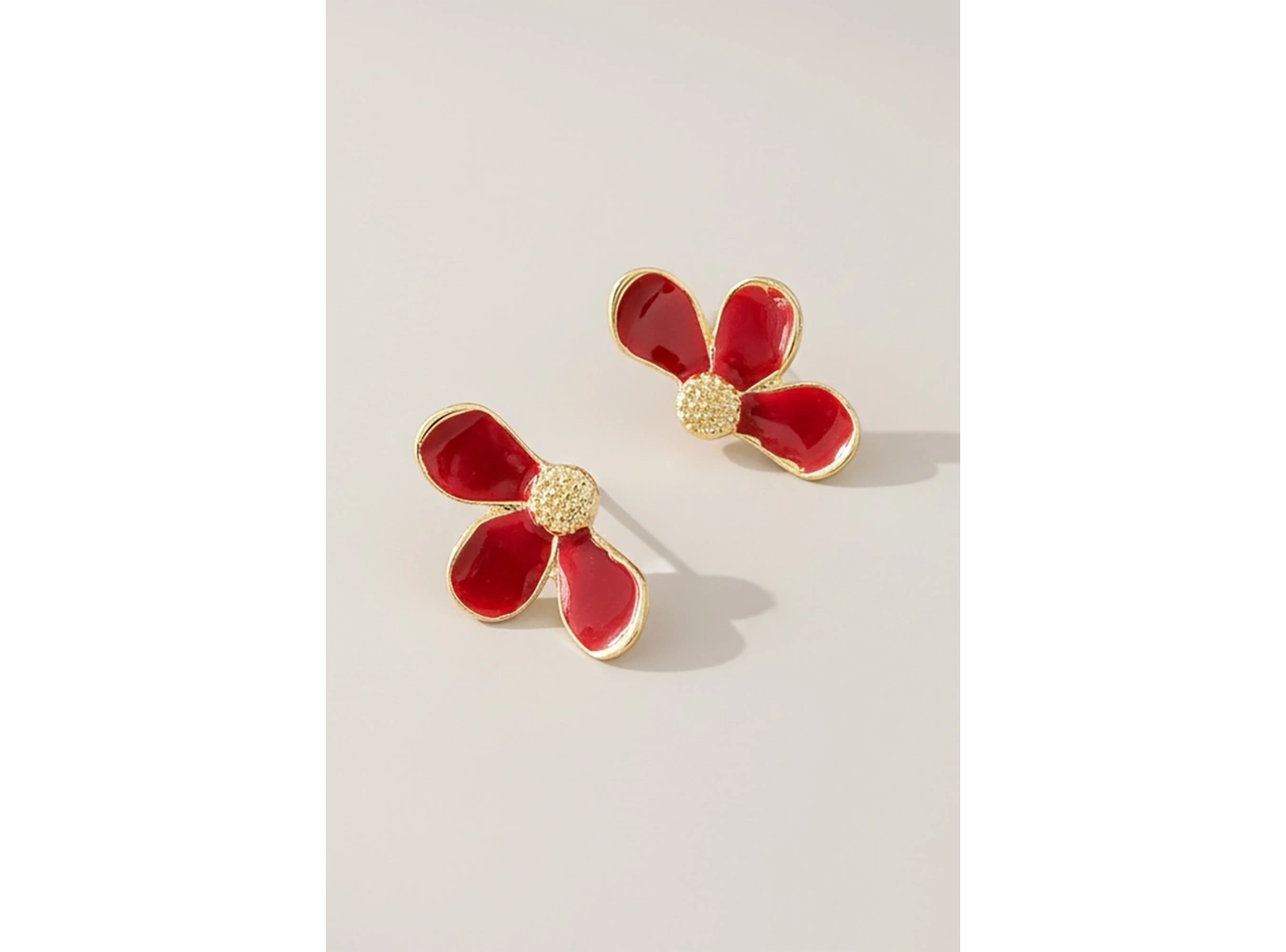 Kırmızı Renk Çiçek Figürlü Küpe (Çift)