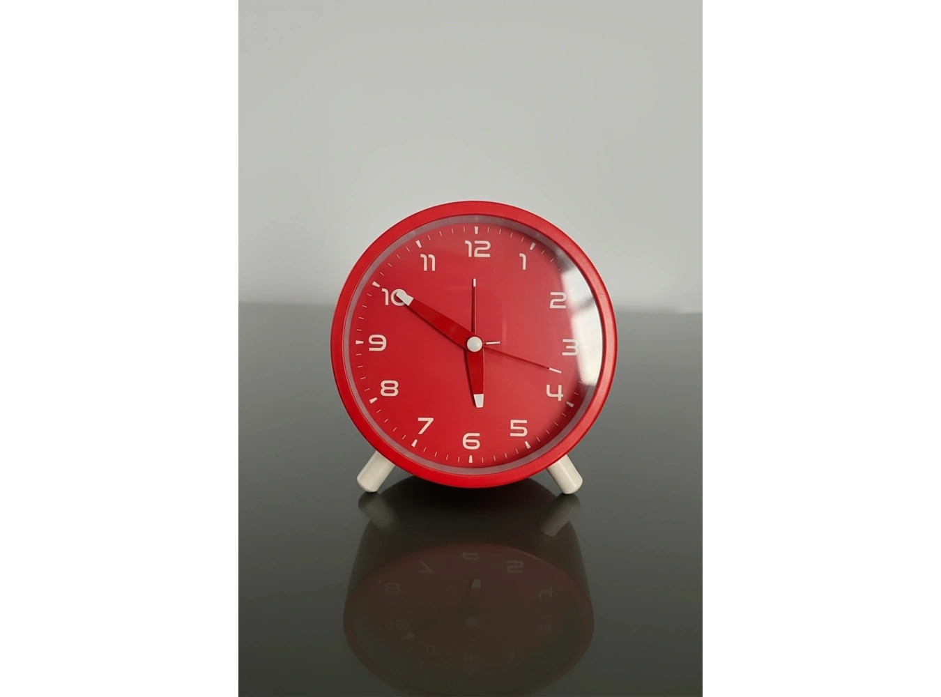 Kırmızı Renk Dekoratif Işıklı Alarmlı Masa Saati