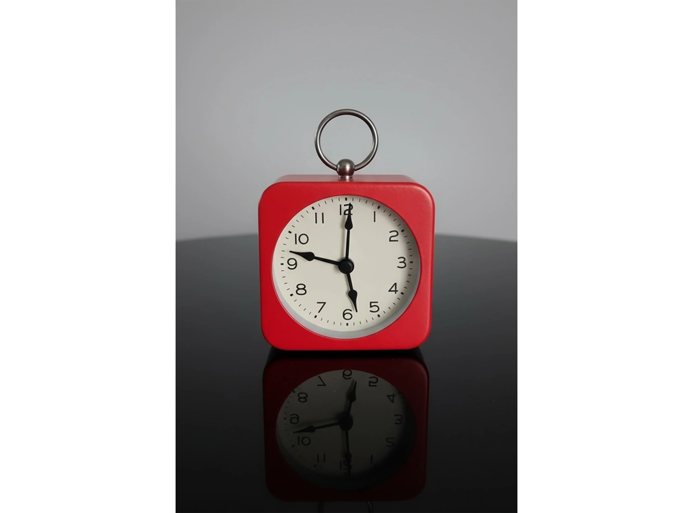 Kırmızı Renk Dekoratif Işıklı Alarmlı Masa Saati