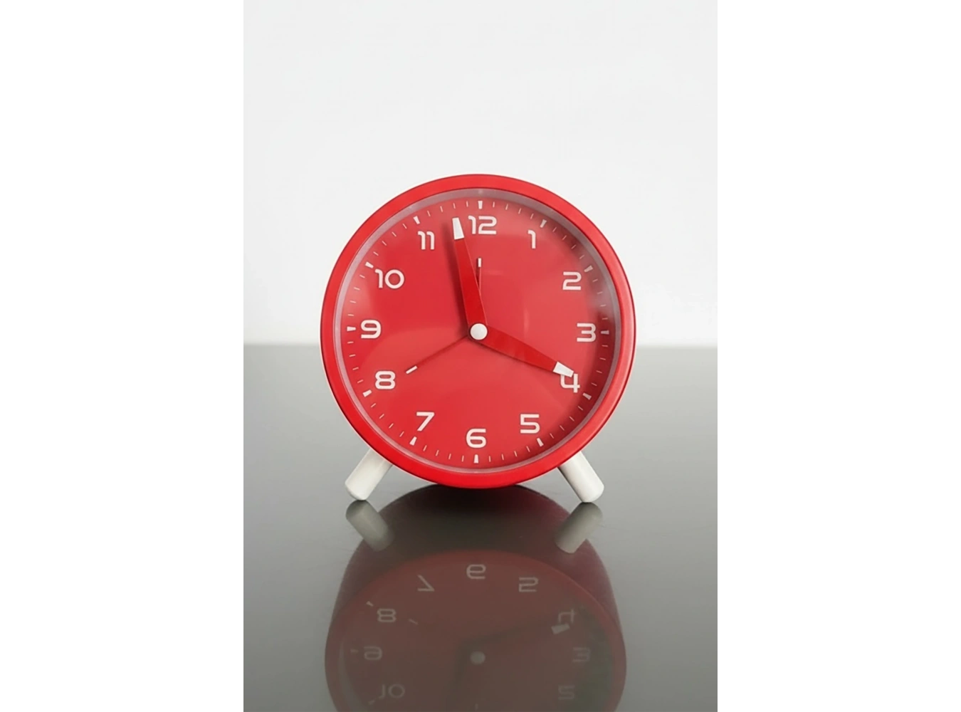 Kırmızı Renk Dekoratif Işıklı Alarmlı Masa Saati