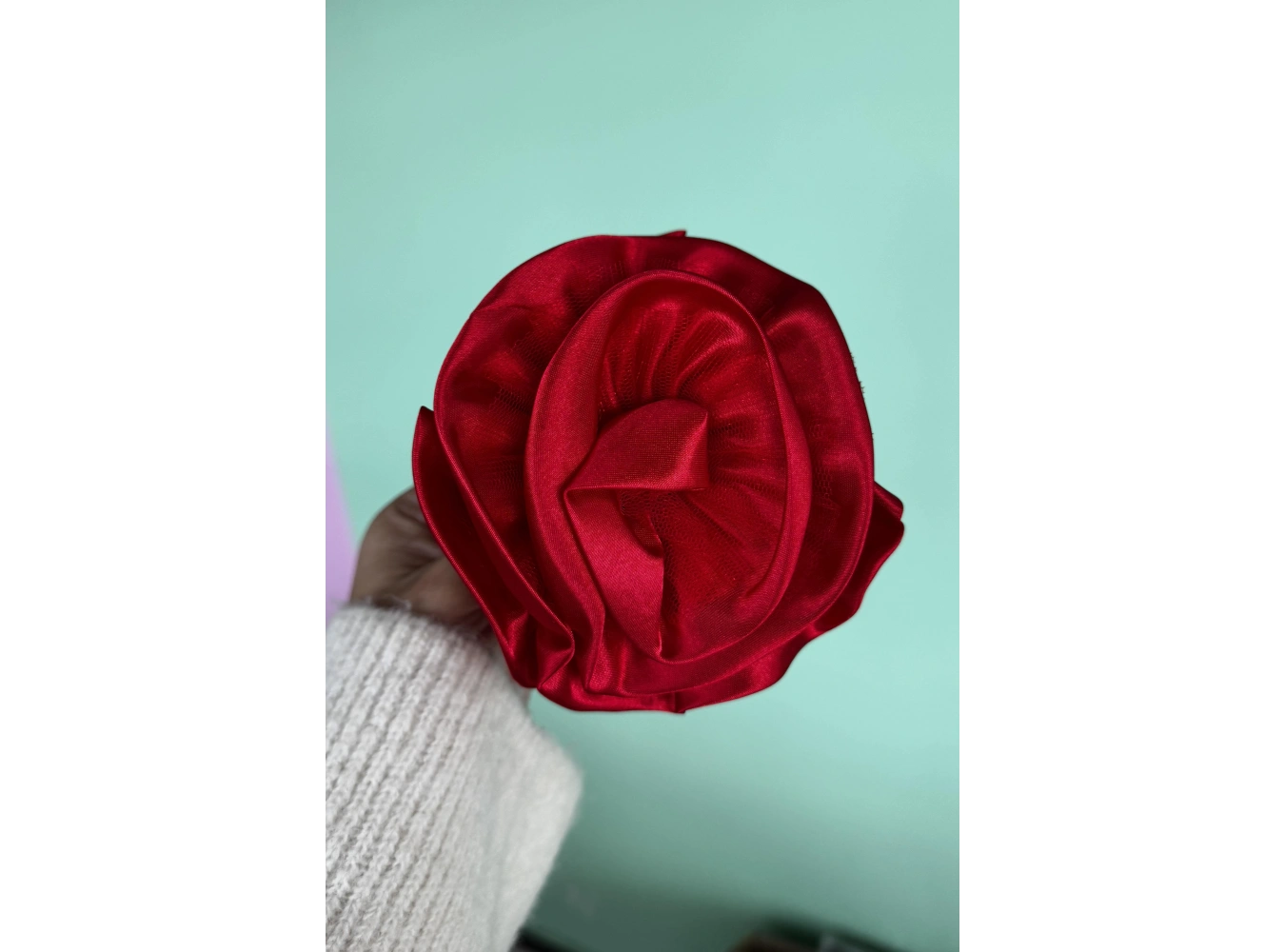 Kırmızı Renk Gül Detaylı Mandal Toka