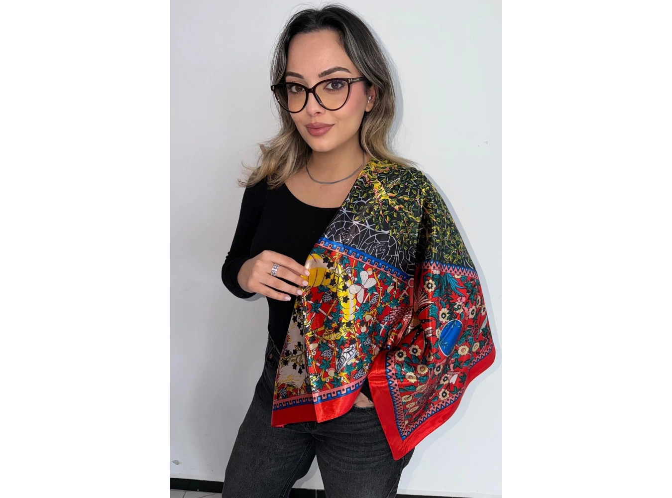 Kırmızı Renk Karışık Desenli Saten Şal/Fular