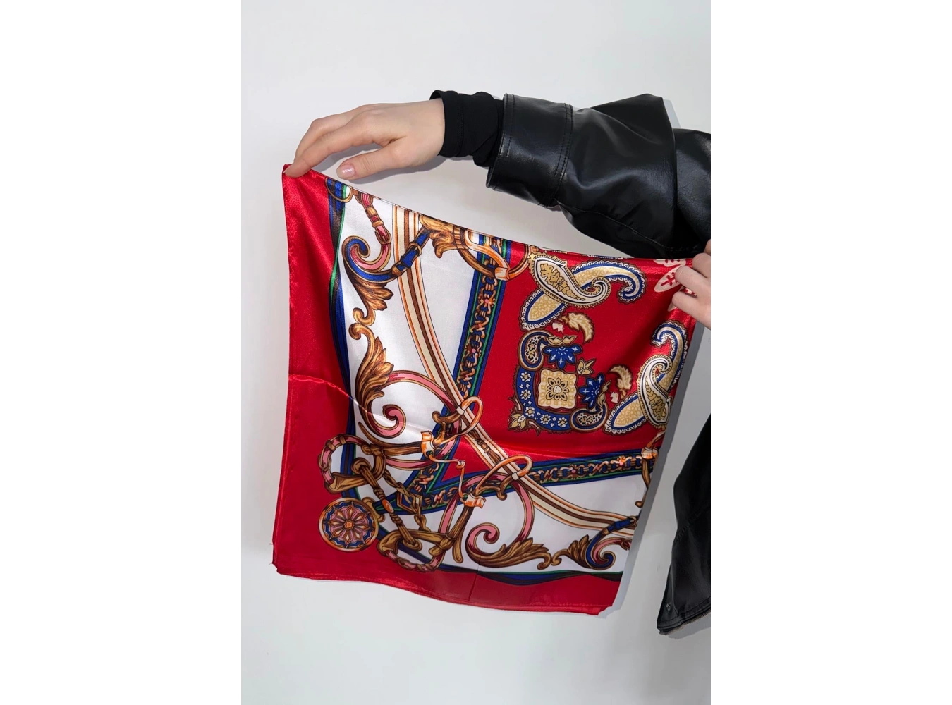 Kırmızı Renk Karışık Desenli Saten Şal/Fular