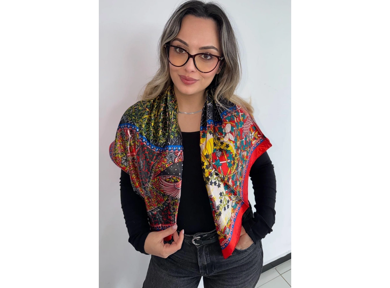 Kırmızı Renk Karışık Desenli Saten Şal/Fular