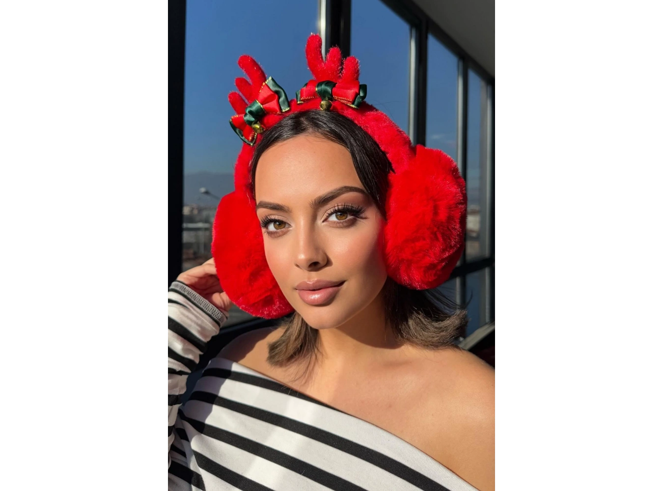 Kırmızı Renk Kurdele Figürlü Çan Detaylı Peluş Kulaklık