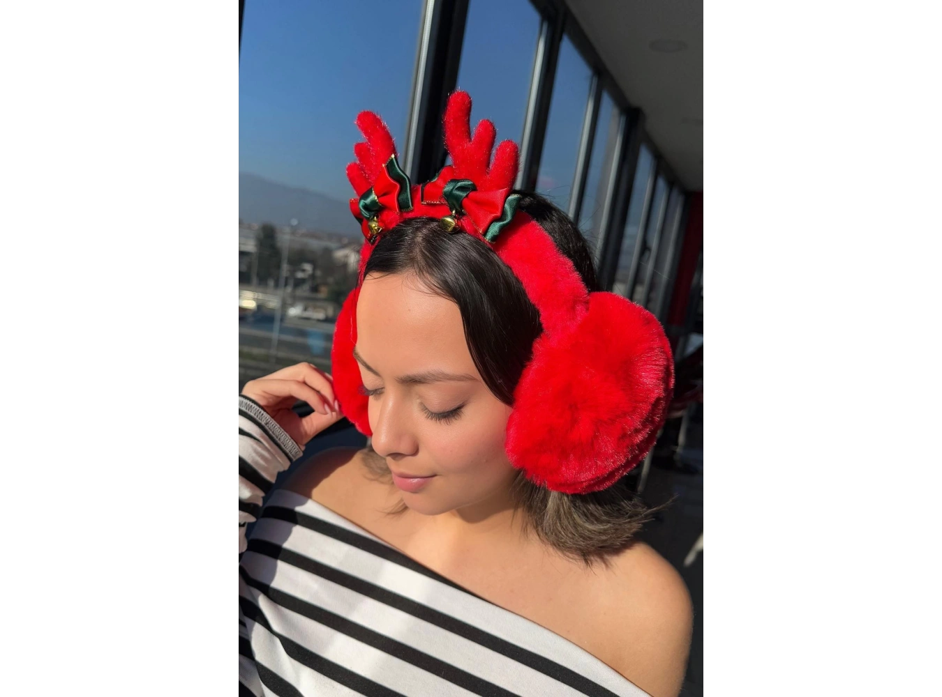 Kırmızı Renk Kurdele Figürlü Çan Detaylı Peluş Kulaklık