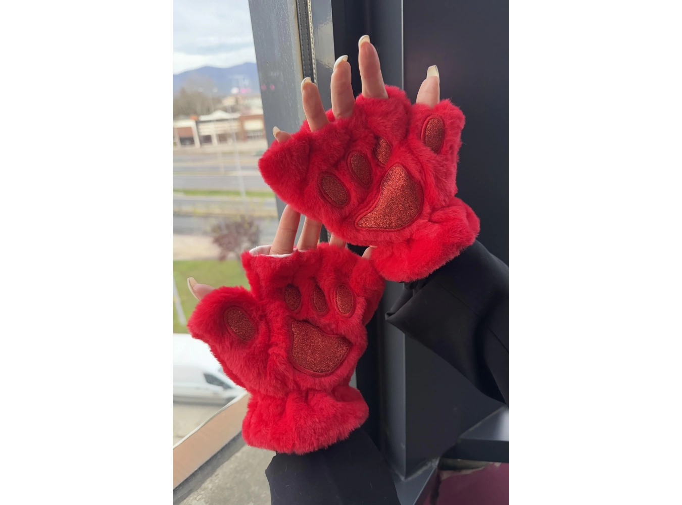 Kırmızı Renk Pati Figürlü Peluş Eldiven