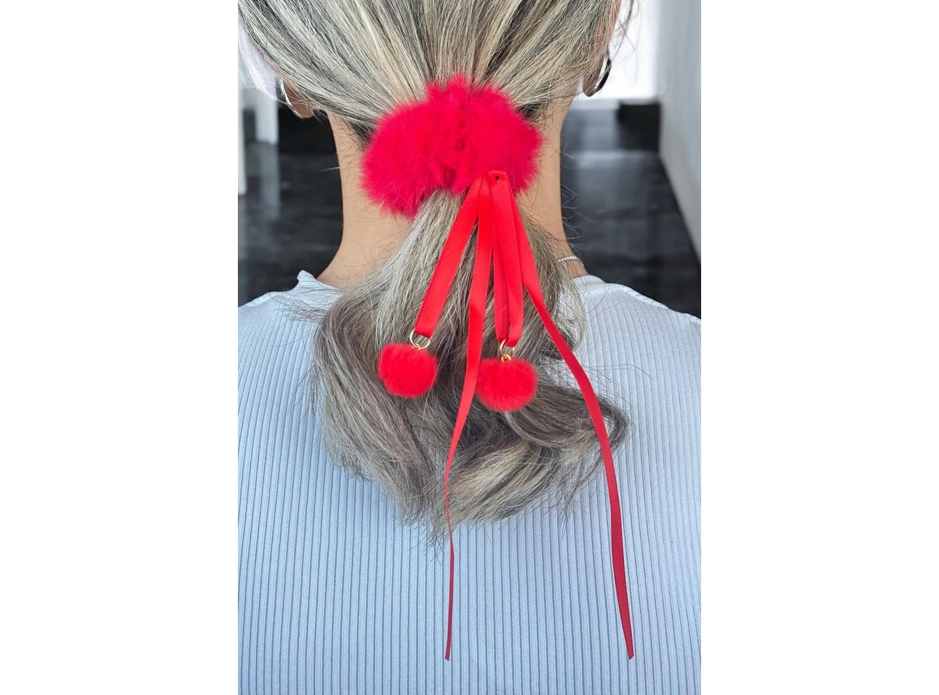 Kırmızı Renk Ponpon Detaylı Peluş Simit Toka