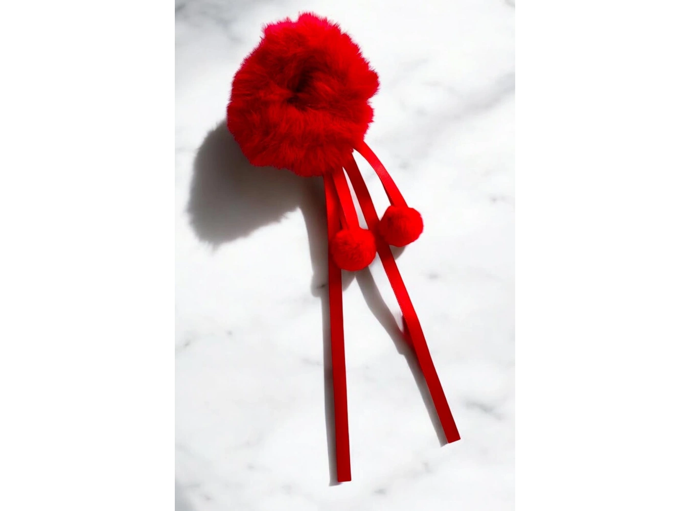 Kırmızı Renk Ponpon Detaylı Peluş Simit Toka