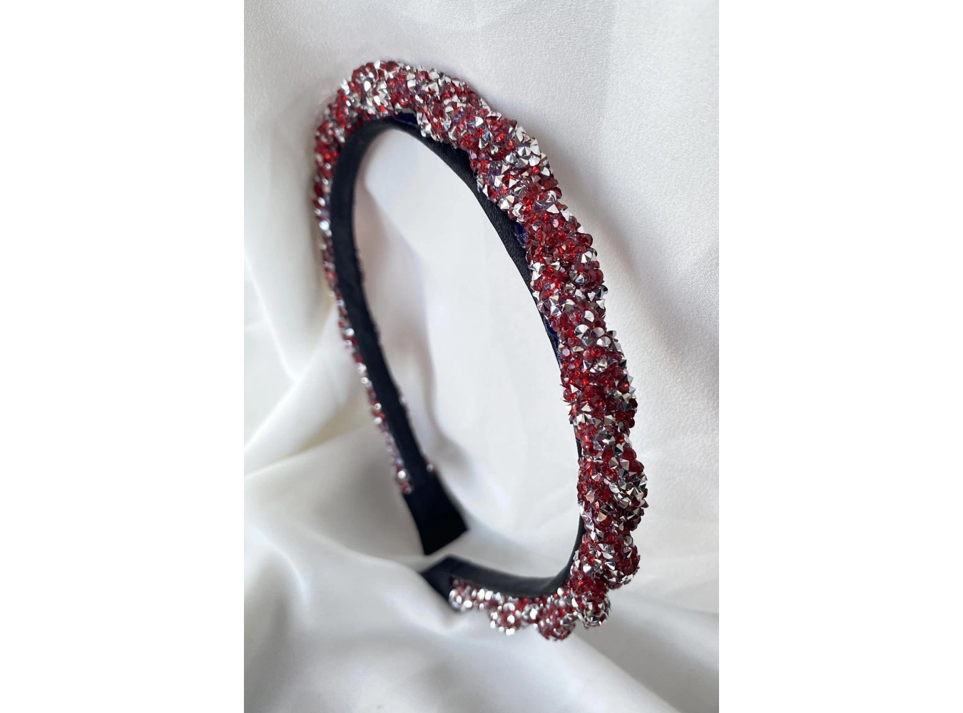 Kırmızı Renk Taş Detaylı Taç