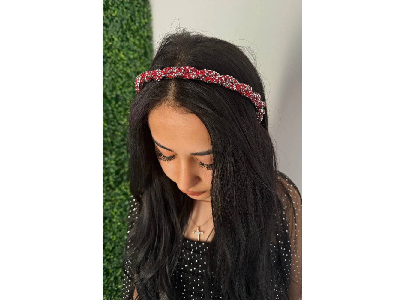 Kırmızı Renk Taş Detaylı Taç