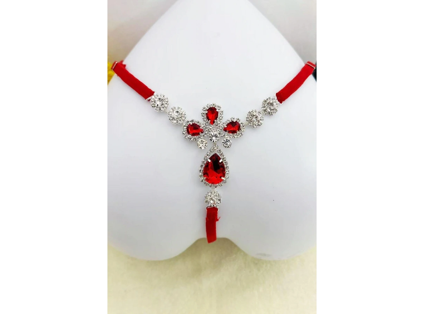 Kırmızı Renk Taş Detaylı Tanga