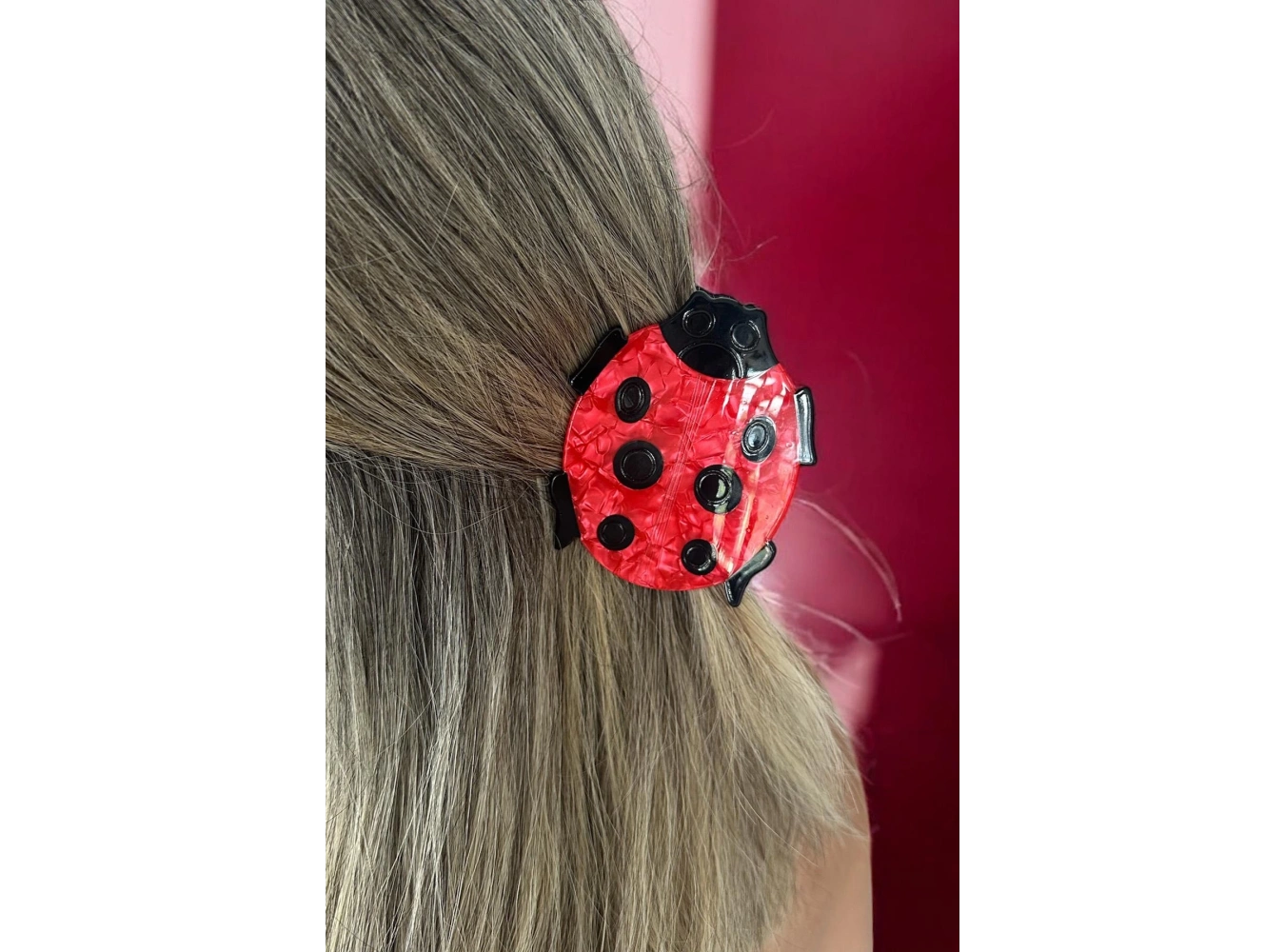 Kırmızı Ve Siyah Renk Uğur Böceği Figürlü Kemik Mandal Toka