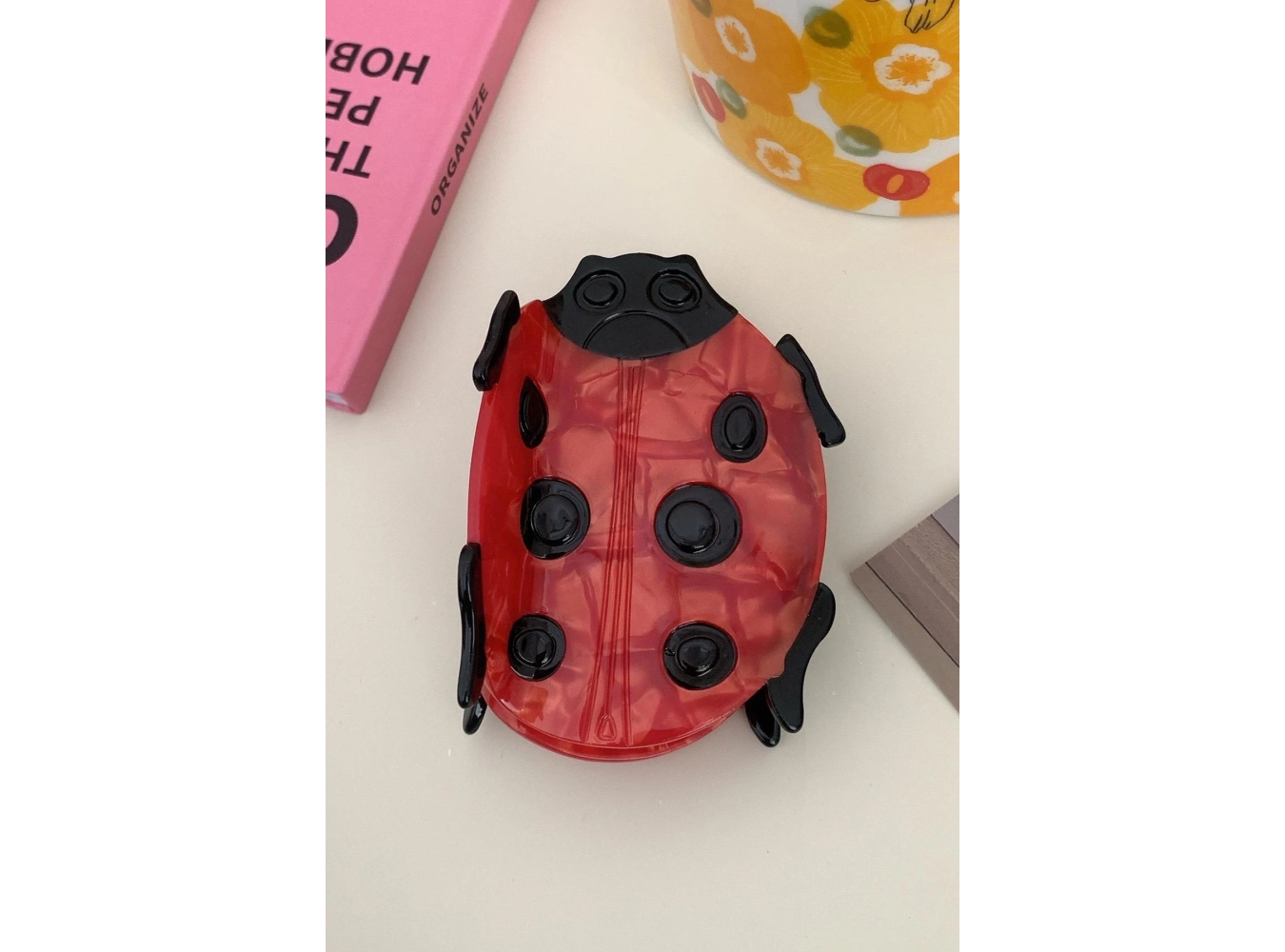 Kırmızı Ve Siyah Renk Uğur Böceği Figürlü Kemik Mandal Toka