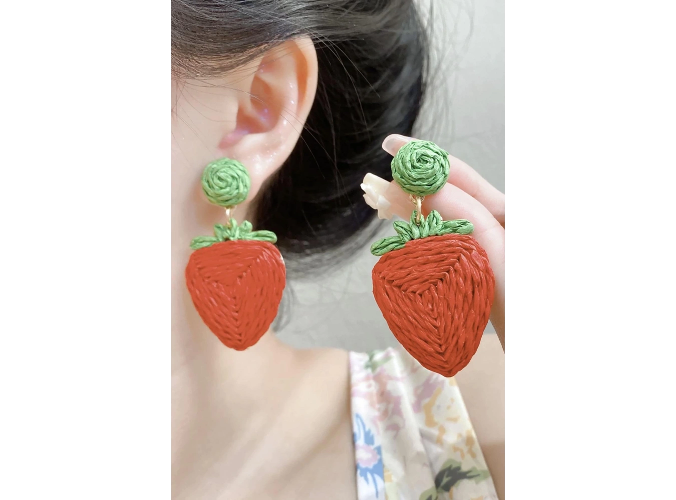 Kırmızı Ve Yeşil Renk Çilek Figürlü Küpe (Çift)