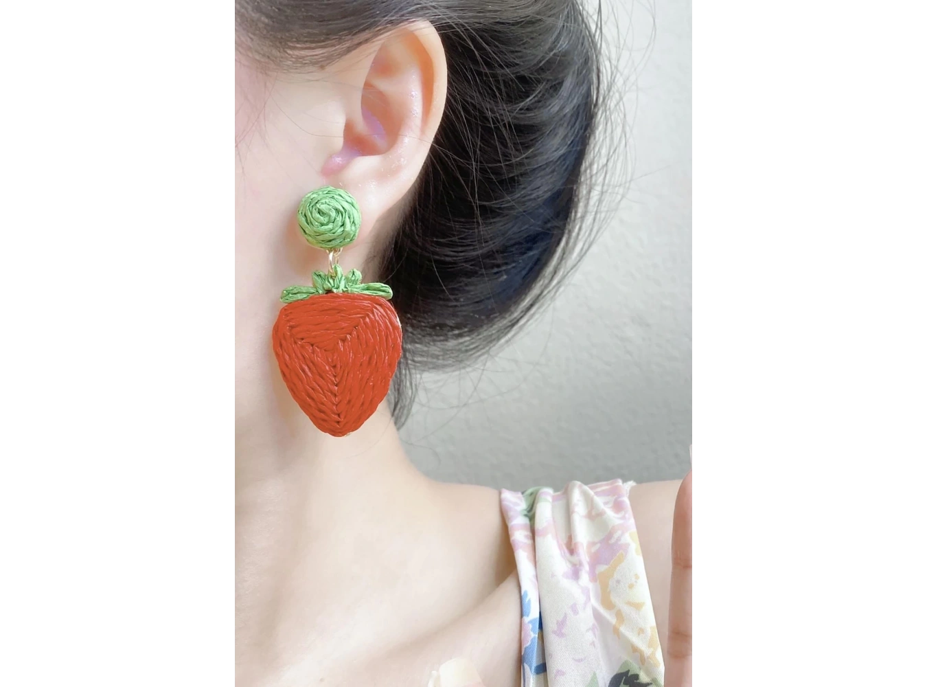 Kırmızı Ve Yeşil Renk Çilek Figürlü Küpe (Çift)