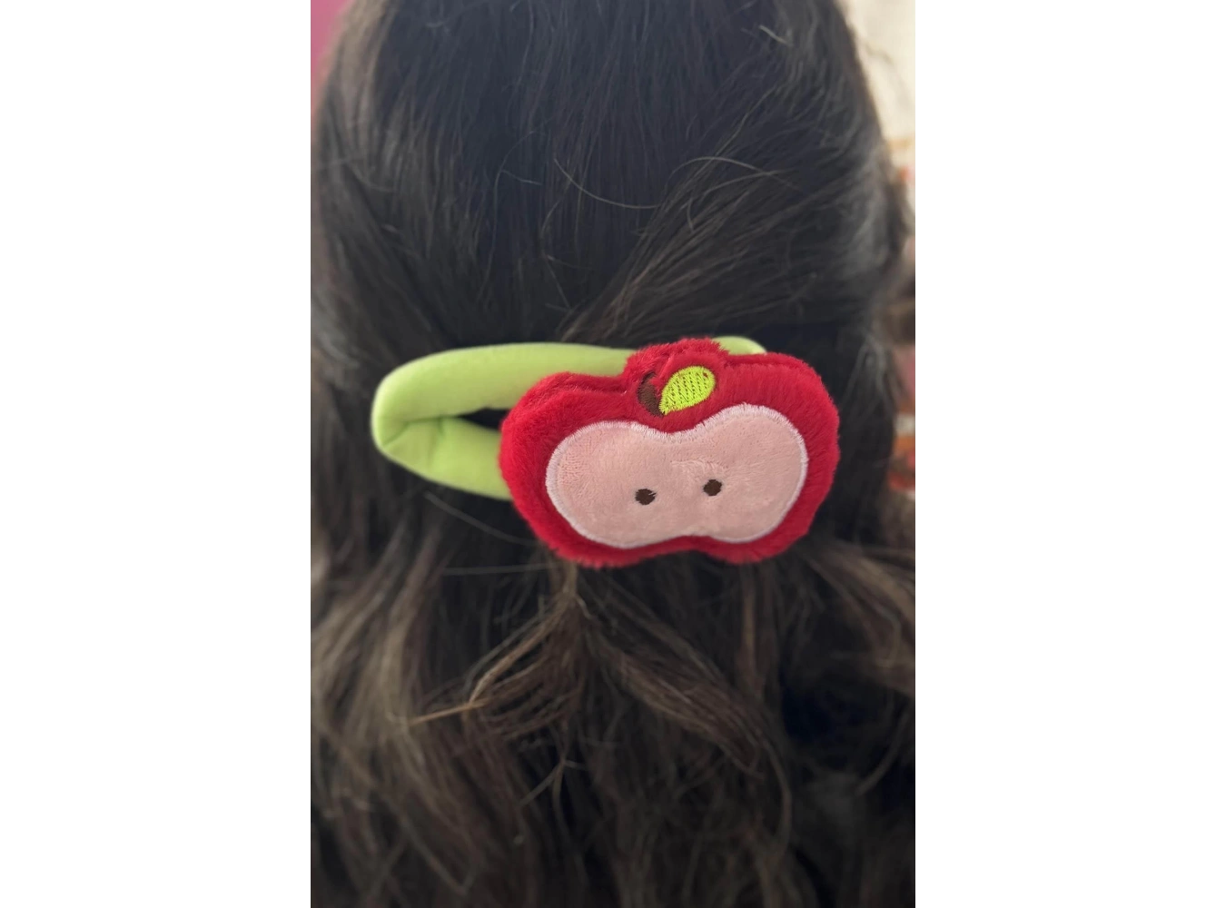 Kırmızı Ve Yeşil Renk Elma Figürlü Yan Toka