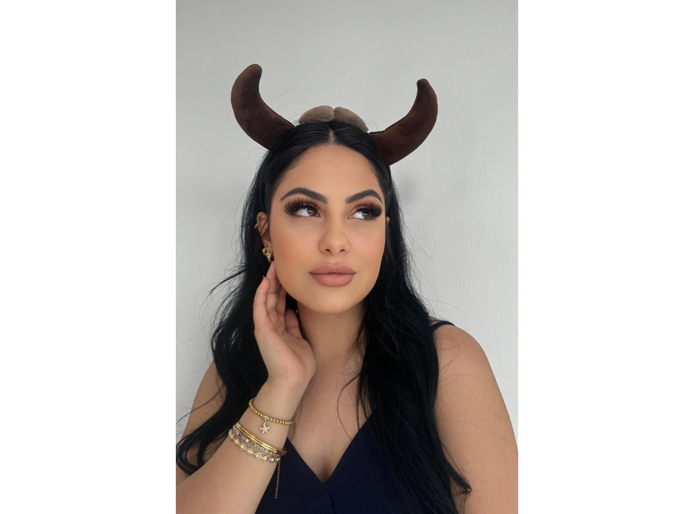 Koyu Kahve Renk Boynuz Figürlü Taç