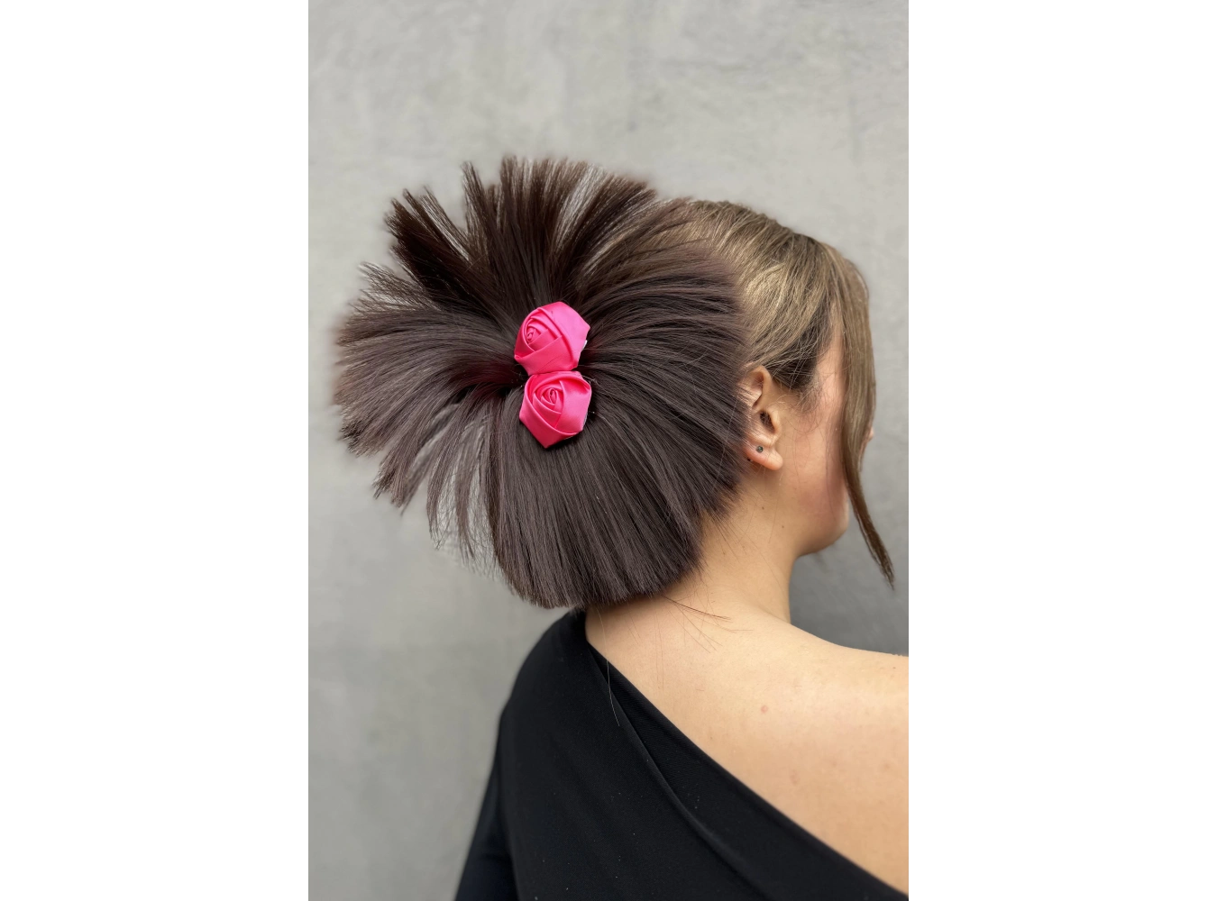 Koyu Kahve Renk Pembe Gül Detaylı Dağınık Topuz Efektli Mandal Toka