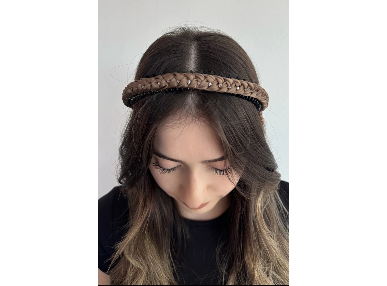 Koyu Kahve Renk Taş Detaylı Tarak Taç