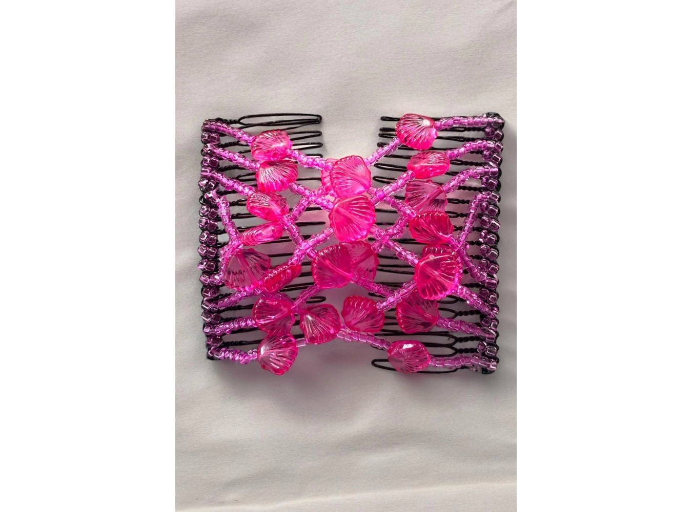 Koyu Pembe Renk Deniz Kabuğu Figürlü Tel Tarak Toka