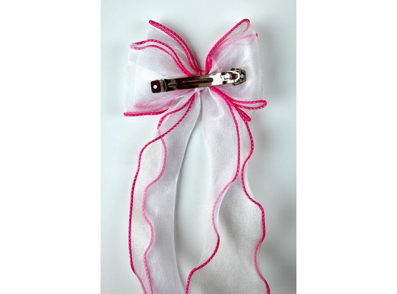 Koyu Pembe Ve Beyaz  Renk Kelebek Figürlü Otomat Toka