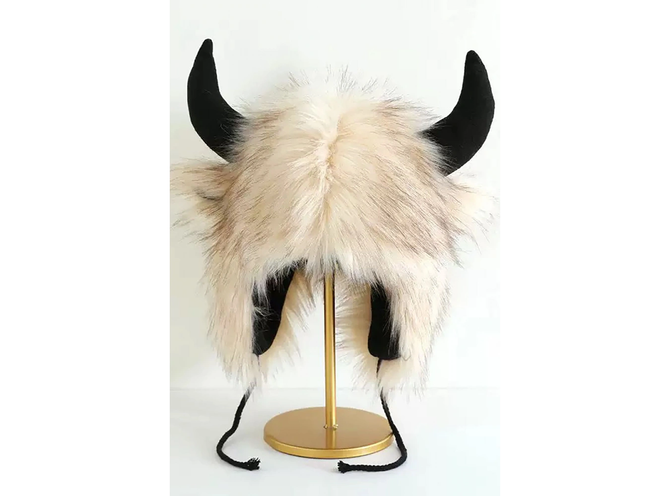 Krem Renk Boynuz Detaylı Peluş Şapka