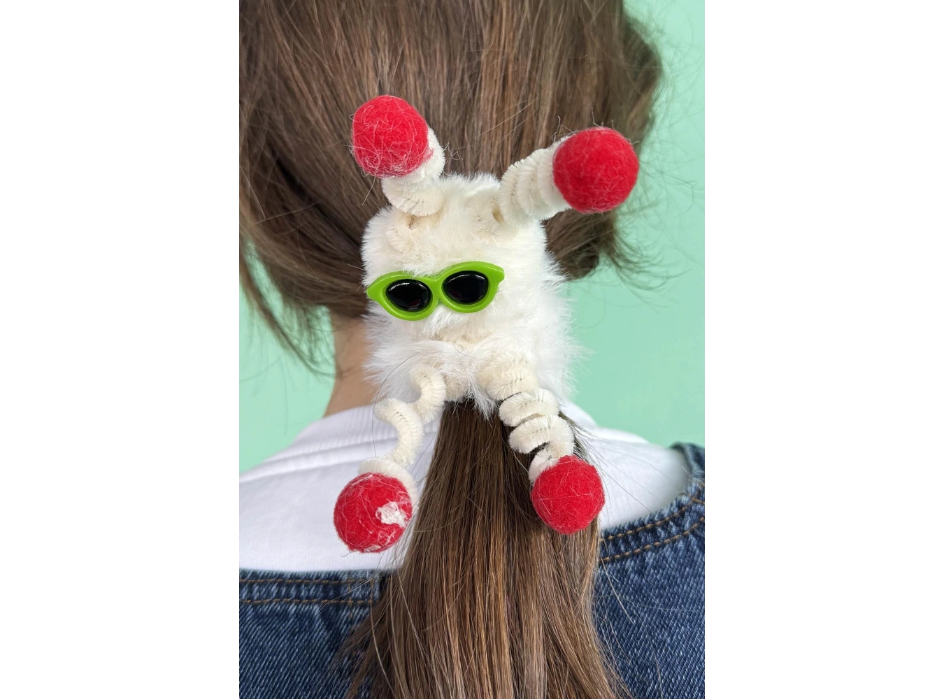 Krem Renk Canavar Figürlü Gözlük Detaylı Peluş Simit Toka