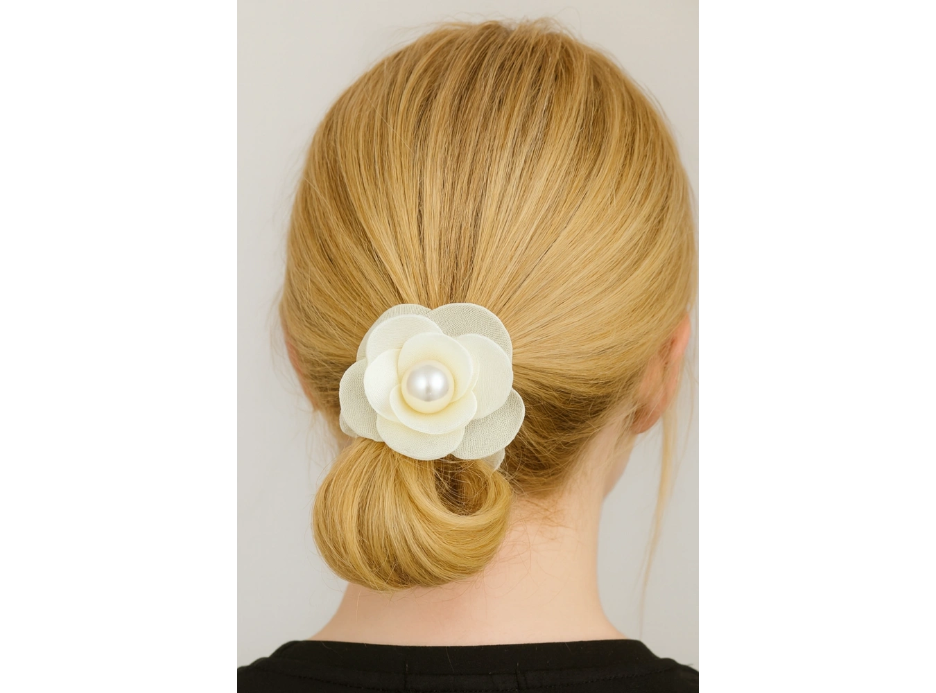 Krem Renk Çiçek Figürlü Simit Toka