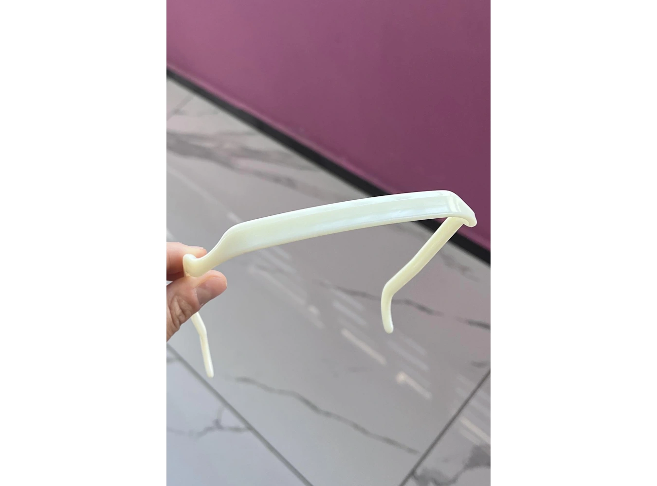 Krem Renk Gözlük Efekti Veren Taç