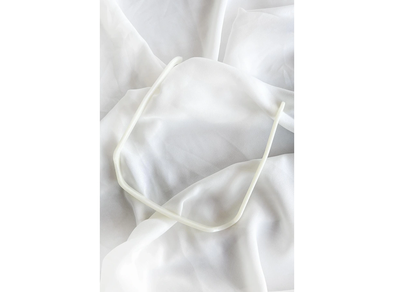 Krem Renk Gözlük Efekti Veren Taç