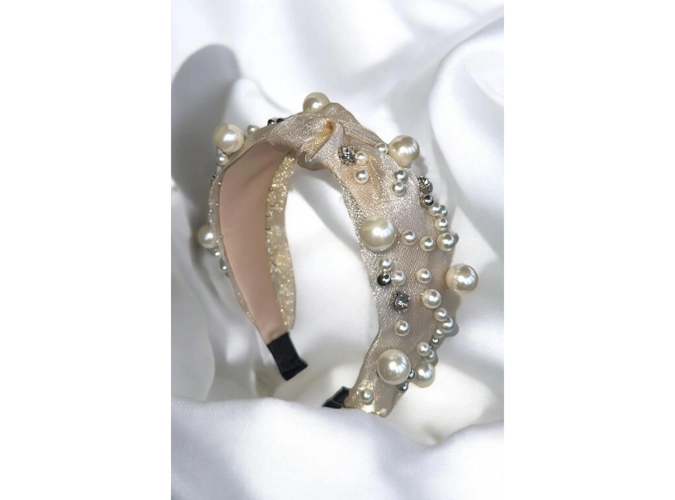 Krem Renk İnci Detaylı Taşlı Taç