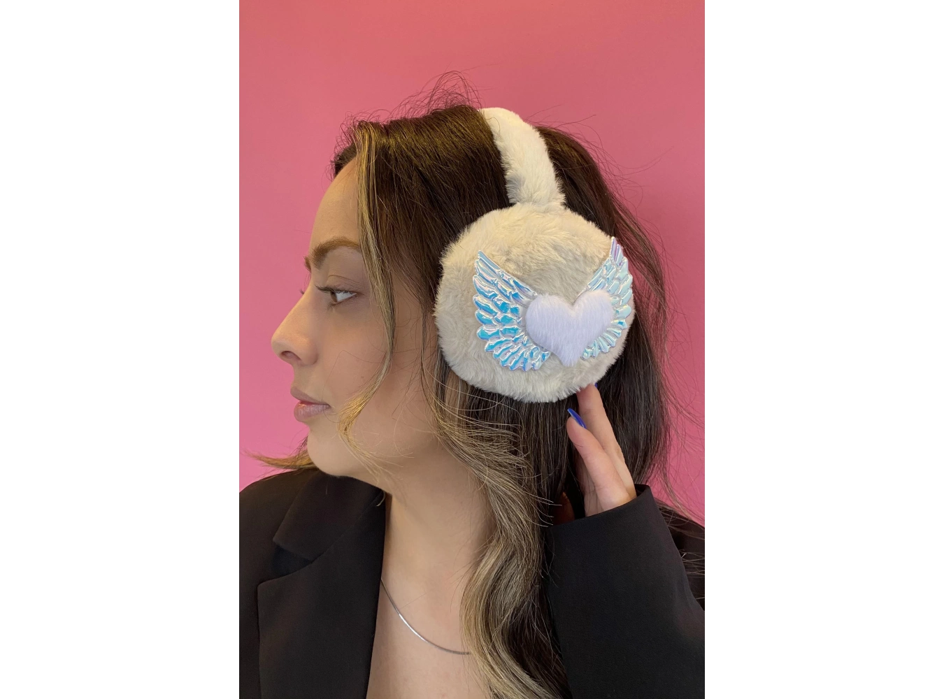 Krem Renk Kalp Detaylı Peluş Kulaklık