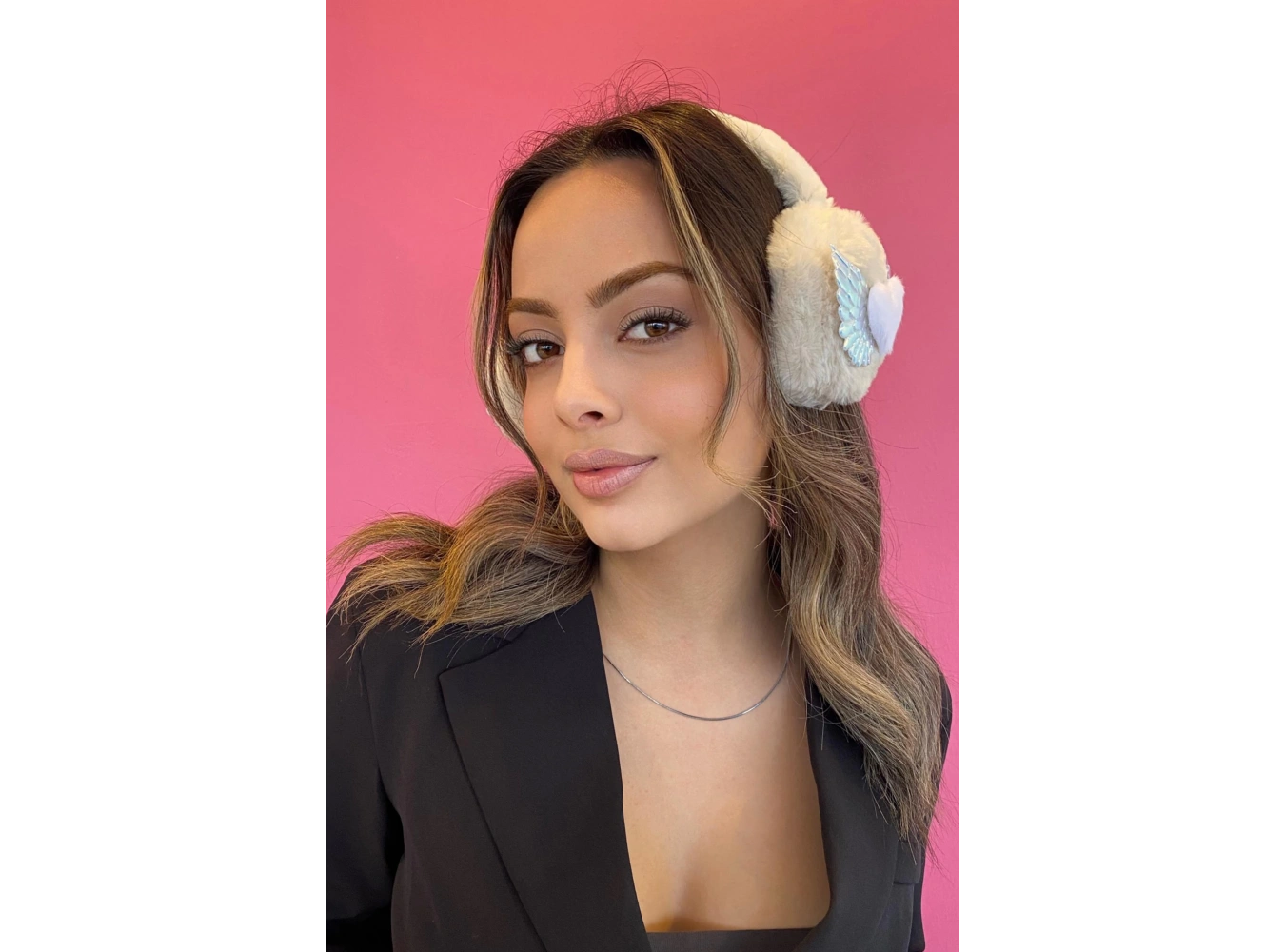 Krem Renk Kalp Detaylı Peluş Kulaklık