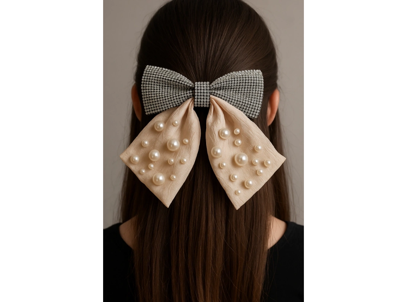 Krem Renk Kurdele Figürlü İnci Ve Taş Detaylı Otomat Toka